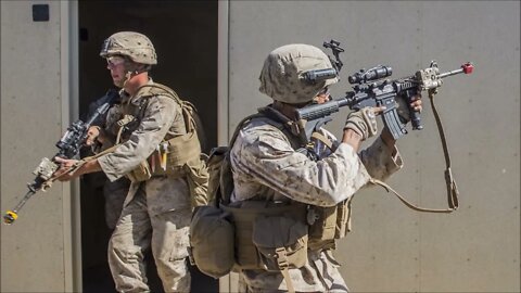 Marines with 15th MEU Conduct a Vertical Assault Raid