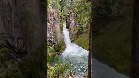 Extreme kayaking directly from the 24-meter lower tier of Toketi Falls...