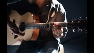 Comment jouer de la guitare électrique avec un mixeur