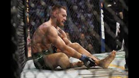 McGregor broke his leg after fighting Dustin Poirier😲😲😲