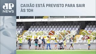 Fãs se despedem de Pelé na Vila Belmiro em Santos