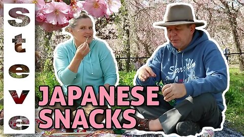 AUSTRALIANS TRY JAPANESE SNACKS in a Sakura Park 🌸 🇯🇵