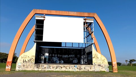 Anfiteatro por do sol em porto Alegre abandonado vandalizado e transformado em motel