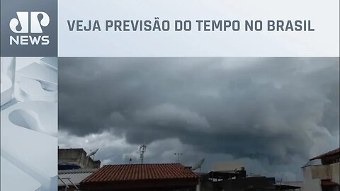 Fevereiro começa com alerta de chuva em quase todo o Brasil