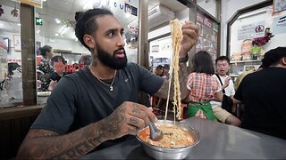 BATTLE of the best GIANT tom yum mama noodle bowl: Michelin guide vs mom and pop shop