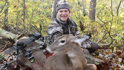 Hunting in a Bedding Area - 17 Yard DOUBLE LUNG Shot, Deer Crashes in Seconds!