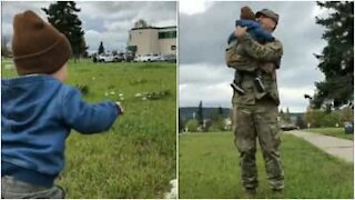 Il rincontro tra un soldato e il figlioletto