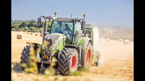 Fendt 724 Vario round baling with a McHale V660