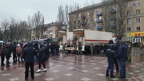 The Russian army distributes humanitarian aid to the residents of Melitopol (Ukraine)