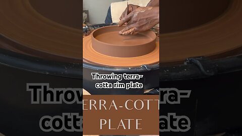 Throwing terra-cotta rim plate #pottery #ceramic #studiopottery #potterywheel #handmadeceramics #diy