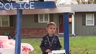 6-year-old sets up donut stand to honor officers