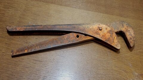 [BIG] footprint pipe wrench Restoration