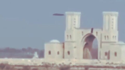 Silver Disk UFO Haunts Tribal Farm Gate in Qatar | Unexplained Footage