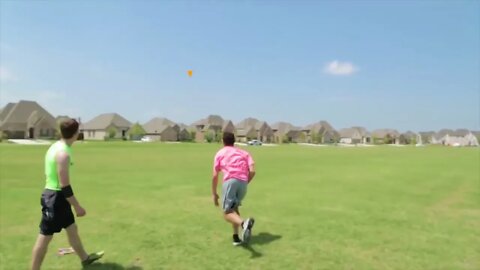 Frisbee Boomerang Trick Shot Battle
