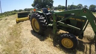 John Deere 327 baler | Baling huge windrows