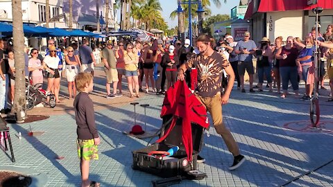 Street Tricks with Daniel Israel