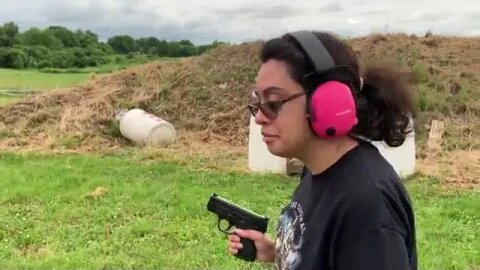 Glock 43x vs Shield from a girls view