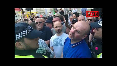 Tommy Robinson Supporters Violently Attack Muslims at 'Freedom of Speech' Event
