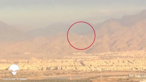 UFO seen vanishing/cloaking in broad daylight near the red sea, Israel.