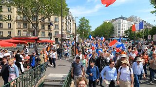 Manifestation "Effets secondaires, stop à l'Omerta" place de Port Royal à Paris le 27/05/2023 - 3