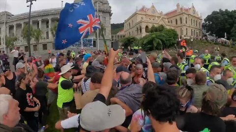 🇳🇿NEW ZEALAND 🇳🇿HOLDING THE LINE AGAINST POLICE