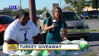 Mayor Buckhorn helps church hand out 3,000 turkeys on Day of Thanks