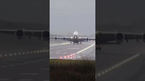 💨Crosswind pushes A380 on takeoff