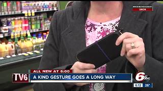 Good Samaritan returns woman's lost checkbook