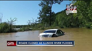 Roads closed as Illinois River floods