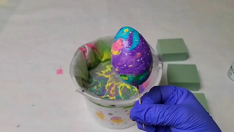 Two Ways to Hydro Dip Plastic Eggs