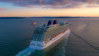 Drone 4k cruise ships departures P&O Aurora Britannia & Emerald Princess 18/09/2022 Southampton UK