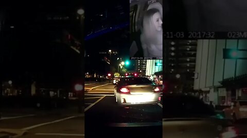 Downtown Tampa driver makes no-look🚫👀 lane change