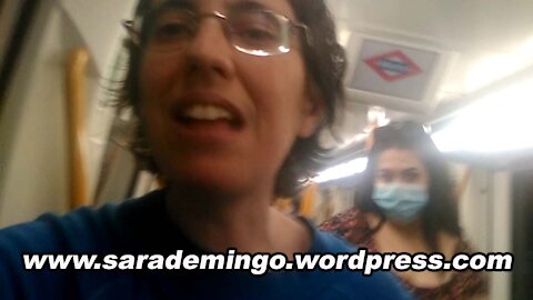POESÍA EN TIEMPOS DE CORONAVIRUS: "Viajar contigo", recitada en el metro de Madrid.