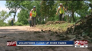 Volunteers clean up River Parks
