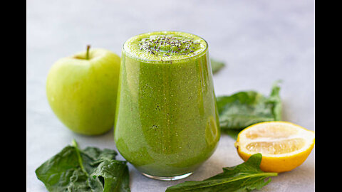 Revitalize Your Mornings with the Ultimate Oman Apple and Spinach Smoothie