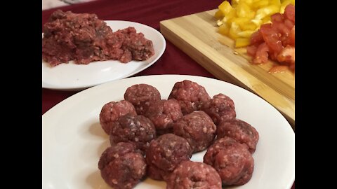 Have you got eggs and some mince ? let's make this incredible meatballs and eggs recipe,.