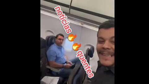 Esquerdista encontra senador Flávio Bolsonaro e acaba passando vergonha no avião; assista