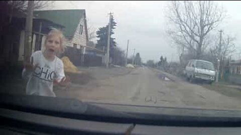 Little girl only just avoids being hit by car!