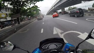 Motorcyclist has to think quick in order to prevent serious collision