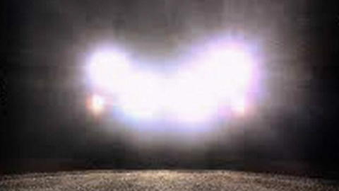 Ukoliko se ispred vas parkira automobil sa upaljenim dugim svjetlima, odmah se udaljite!