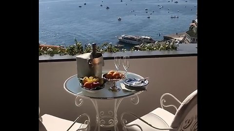 What a life on Positano 🇮🇹 ☀️ 🥂