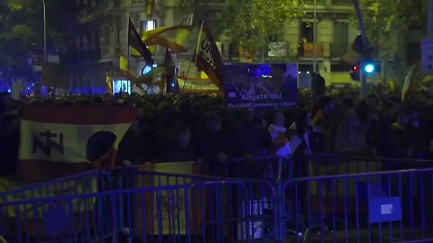 EN VIVO, AHORA LAS PROTESTAS EN LA SEDE DEL PSOE EN LA CALLE FERRAZ DE MADRID, NO A PEDRO SÁNCHEZ