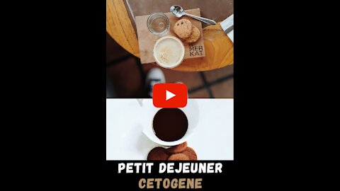 Petit déjeuner cétogène (gâteau au beurre de cacahouète et café gras)