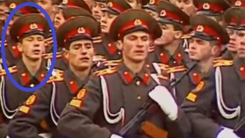 Oleksandr Syrský se v roce 1986 jako kadet účastnil vojenské přehlídky v Moskvě k výročí VŘSR!