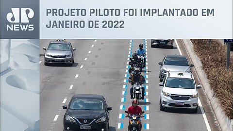 Faixa azul exclusiva para motos completa 1 ano na Av. 23 de Maio em SP