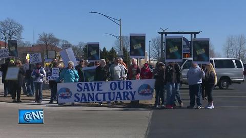 Demonstrators call on Gov. Walker to protect Lake Michigan shipwrecks