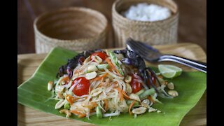 Thai Green Papaya Salad - Thai Street Food