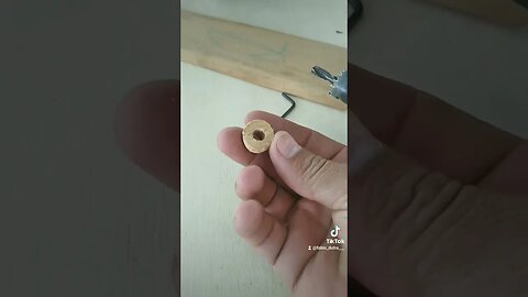 Anéis de madeira para fazer um rolo de lixa