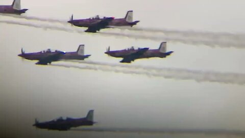 RAAF Roulettes Fly By At Sale Airshow 2022