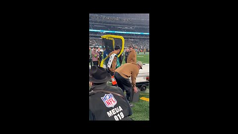 Please are saying Jets QB Aaron Rodgers dropped a bong on the sidelines